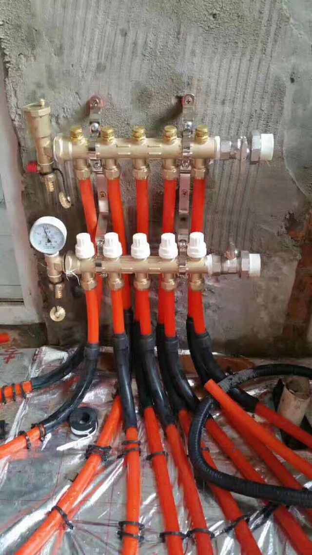地暖分水器安裝示意圖解析與排氣閥正確使用指南